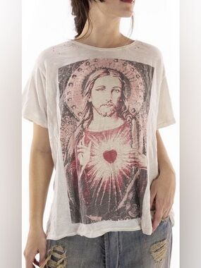Magnolia Pearl RARE COLLECTIBLE T SHIRT Graphic Sacred Heart Jesus Graphic Tee